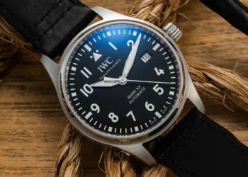 Marca de alta relojoaria atende brasileiros on-line