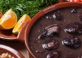 Goiânia terá feijoada grátis nesta semana: saiba onde encontrar