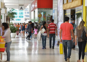 Comércio cresce pelo 3° ano seguido
