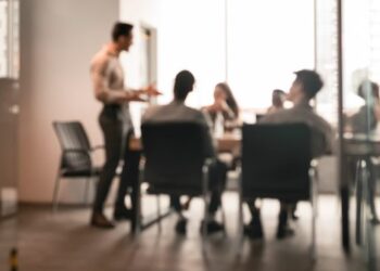 Os abutres de plantão no mundo corporativo