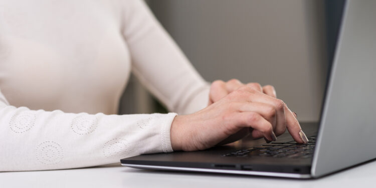 Será? A fábrica de cretinos digitais