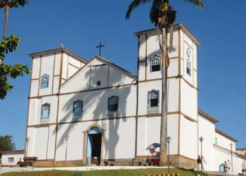 Pirenópolis mira o mundo